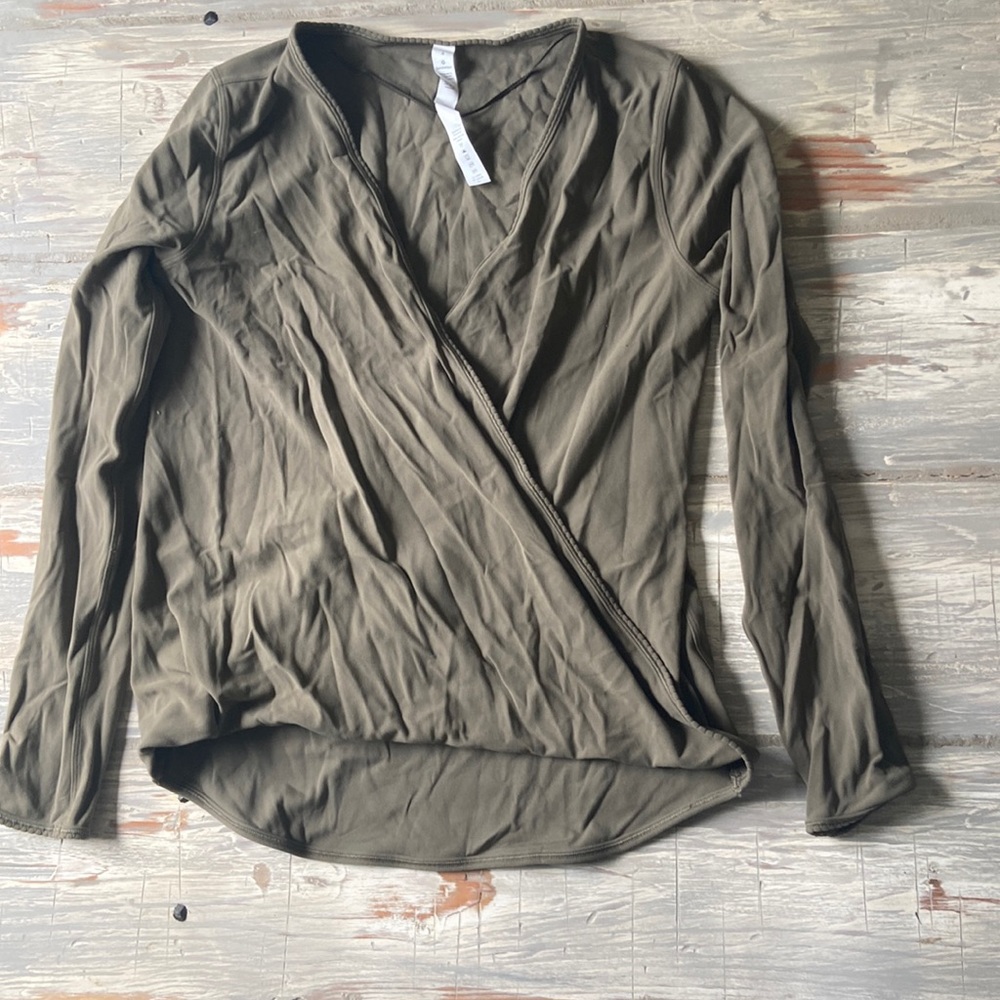 LuLulemon  size 4 green top